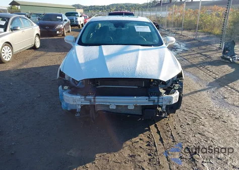 2020 Ford Fusion Titanium z USA, uszkodzony, nr VIN 3FA6P0K93LR123819
